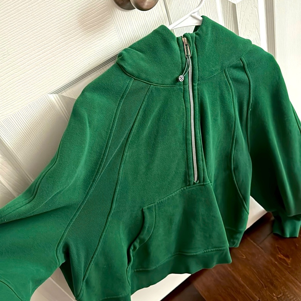 NWOT Retired color, lululemon scuba hoodie!